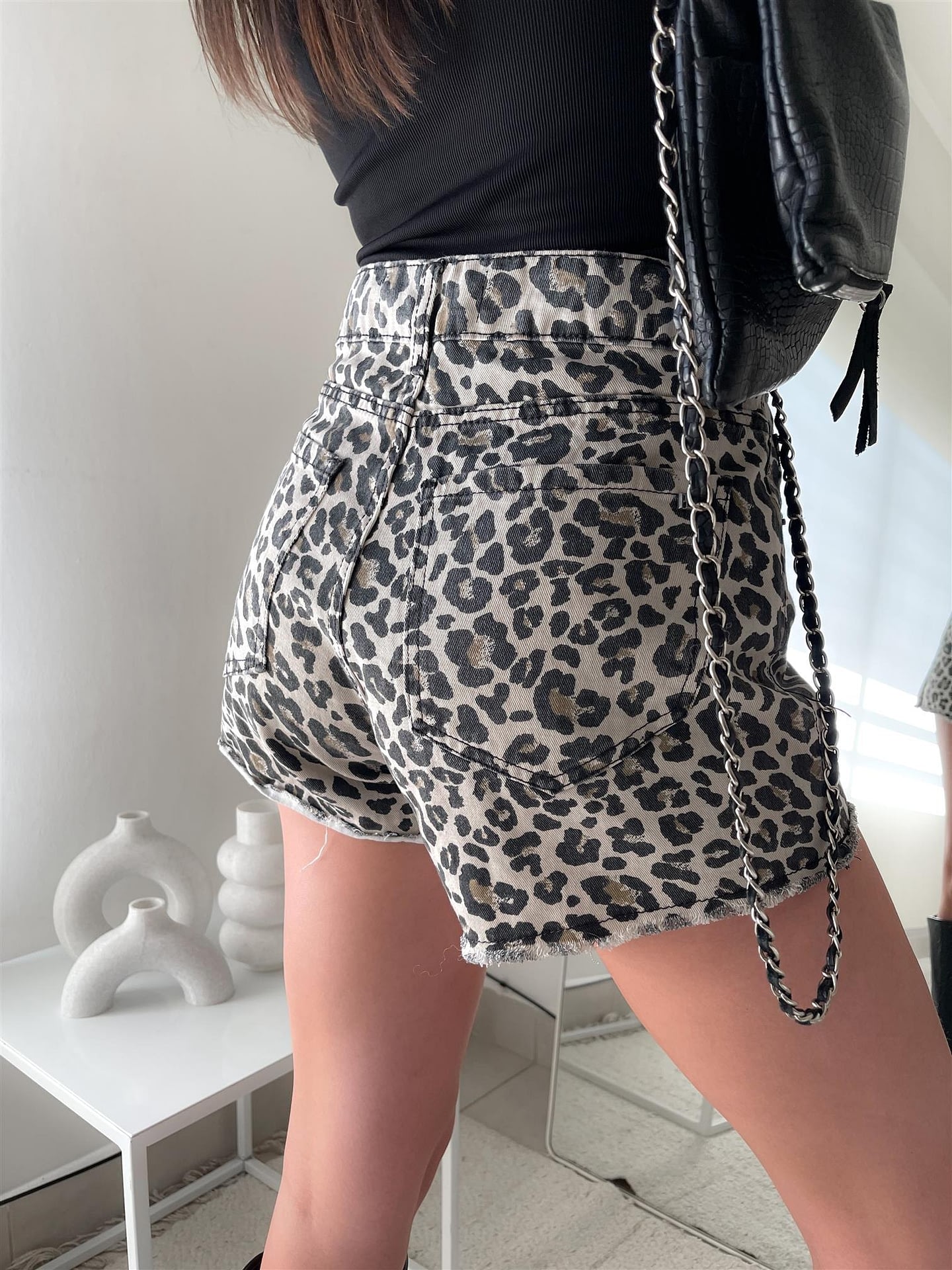 SHORT CLEOPATRA OSCURO